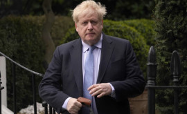 Fostul premier britanic Boris Johnson negociază cu un trust de presă