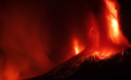 Vulcanul Etna a erupt pentru a doua oară întro săptămînă 