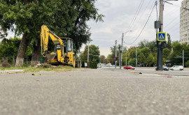 Primăria Chișinău supraveghează lucrările de reabilitare a trotuarului pe strada Hristo Botev