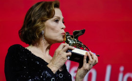 Festivalul de Film de la Veneţia 2024 Actriţa americană Sigourney Weaver a fost premiată cu Leul de Aur onorific