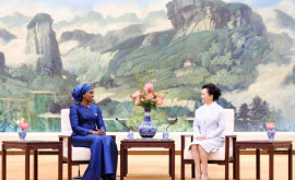 Peng Liyuan a servit ceaiul împreună cu soția președintelui senegalez