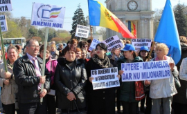 Protest la Guvern Profesorii cer majorarea salariilor 