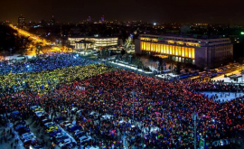 Zeci de mii de oameni din nou au iesit la protest în București VIDEO