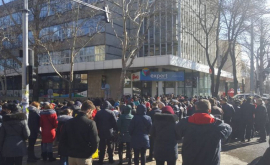 Motivul care ia făcut pe comercianții de la Piața Centrală să protesteze