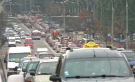 InfoTrafic Mai multe artere din Chișinău sînt BLOCATE de ambuteiaje