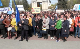 Profesorii din nou în stradă Vrem salarii decente FOTO VIDEO