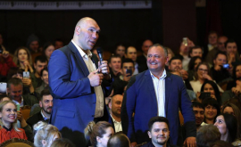 Dodon împreună cu boxerul rus Nikolai Valuev la marșul socialist de 1 Mai 