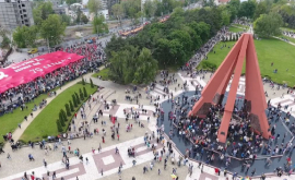 Vedere panoramică a Marşului Victoriei la Chişinău VIDEO