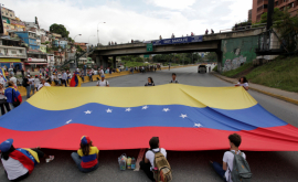 Мадуро продлил действие чрезвычайного положения в разгар протестной волны