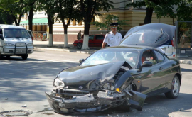 O stradă din capitală blocată din cauza unui accident rutier