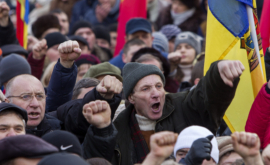 Locuitorii de pe strada Munceşti ies la protest Ne sufocăm 