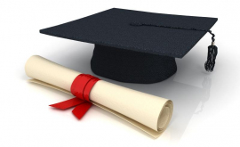 Диплом бакалавра получили еще 1 585 выпускников