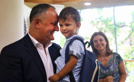 Dodon face dedicații muzicale pe facebook VIDEO