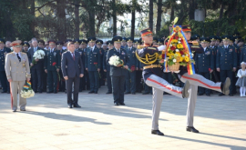 Военнослужащих поздравляют с днём Национальной армии