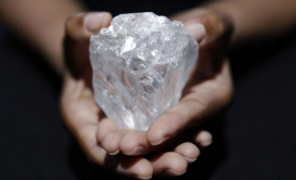 Крупнейший алмаз XXI века продали за поразительную сумму