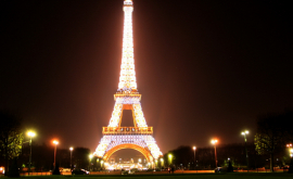 Turnul Eiffel va stinge luminile luni seară