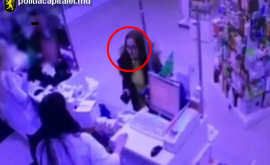 A tamponat o bătrînă pe trecerea de pietoni a urcato în mașină și sa făcut nevăzută VIDEO