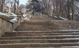 Scările din granit din Parcul Valea Morilor vor fi reconstruite