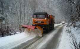 Misiune imposibilă pentru drumarii care pe un ger siberian sînt la datorie