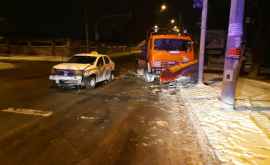 Încă un accident rutier cu implicarea unui troleibuz și a unui taxi