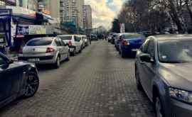 Ce spun autorităţile şi experţii despre prostul obicei de a parca pe trotuare