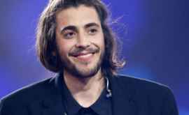 Salvador Sobral a revenit pe scenă și a cîntat alături de sora sa