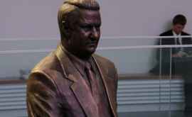 В Москве установили памятник Ельцину