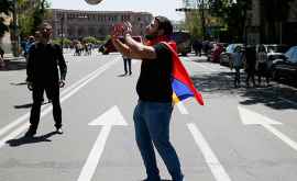 Лидер оппозиции в Армении призвал прекратить акции протеста 