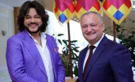 Dodon ia conferit lui Kirkorov titlul onorific de Artist al Poporului FOTO