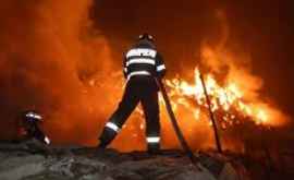 Un incendiu puternic a izbucnit întrun bloc de la Buiucani