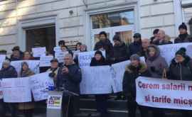 Membrii blocului electoral ACUM au protestat la sediul ANRE