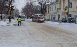 Circulația rutieră din capitală este îngreunată de ambuteiaje