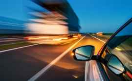 Mașinile noi din UE vor opri automat şoferii care întrec limita de viteză legală