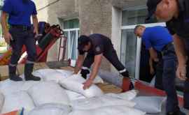 Ajutorul umanitar pentru locatarii blocului avariat a fost transportat la Otaci