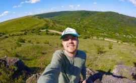 Un tînăr din Moldova a mers 300 de km pe jos pentru a descoperi locurile frumoase din țară FOTOVIDEO
