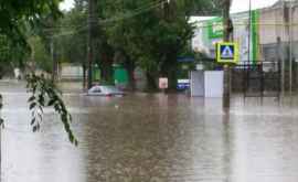 На Рышкановке ливневая канализация не справляется с потоком воды