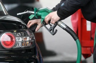 Prețul benzinei în Moldova va continua să scadă