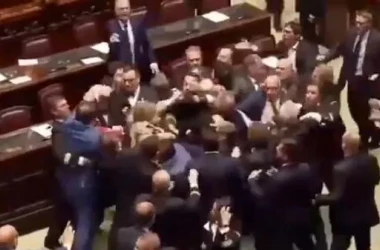 Bătaie în parlamentul Italiei 